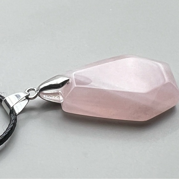 New Tigers Rose Quartz Crystal Stone Shaped Coffin Pendant Necklace with Cord - Picture 2 of 6